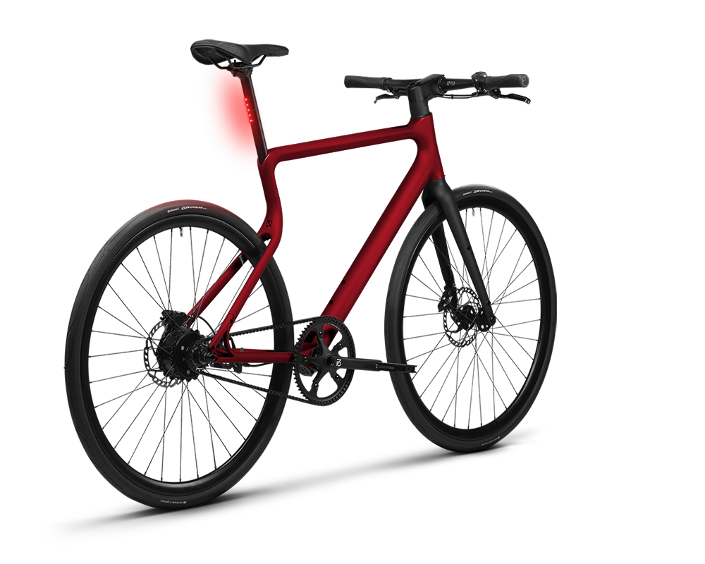 Rückansicht Urban E-Bike Stadtfuchs Oxid Rot mit integrierter Lightskin Beleuchtung